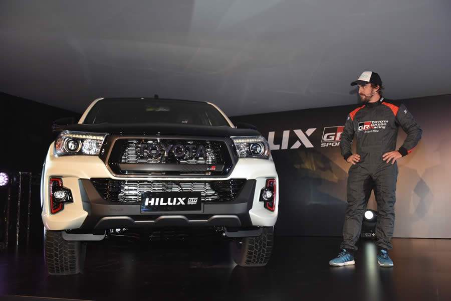 Piloto Fernando Alonso, que vai competir pela TOYOTA GAZOO Racing no próximo Dakar, participou do evento ao lado de outros pilotos da equipe