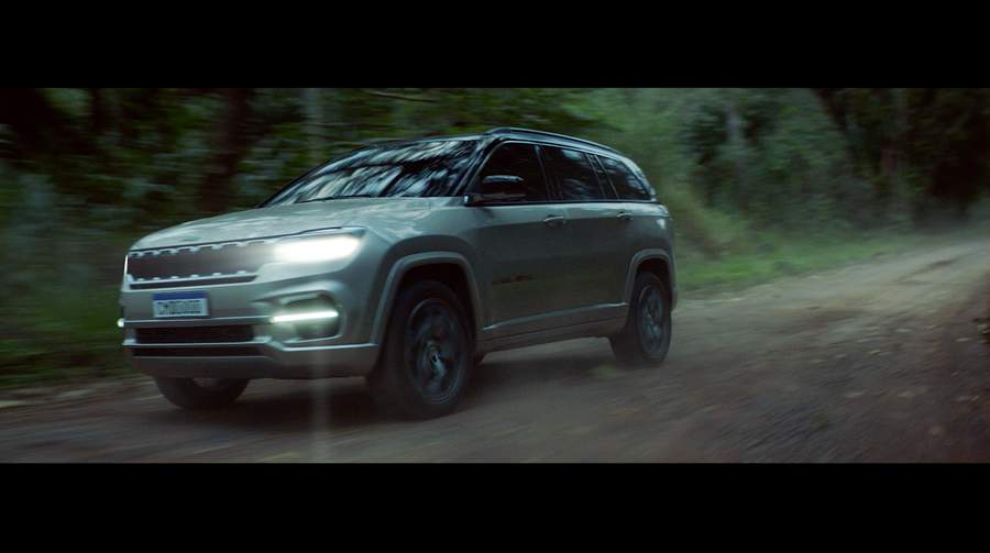Em nova campanha, Jeep&reg; Commander abre outra dimens&atilde;o para a aventura