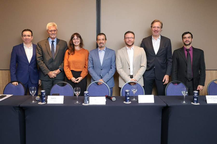 (da esq. para a direita: Adailton Dias, Eduardo Rebuzzi, Jéssica Almeida Bastos, Marcos Siqueira, Marcelo Vinaud Prado, Alziro Santos Filho e José Amaral Filho)