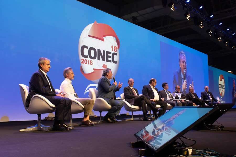 José Adalberto Ferrara, Presidente da Tokio Marine, durante painel