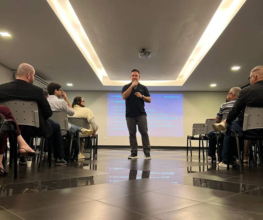  Dr. Robson Silveira leva ciclo de palestras sobre a Nova Lei do Contrato de Seguro a profissionais de todo o Brasil