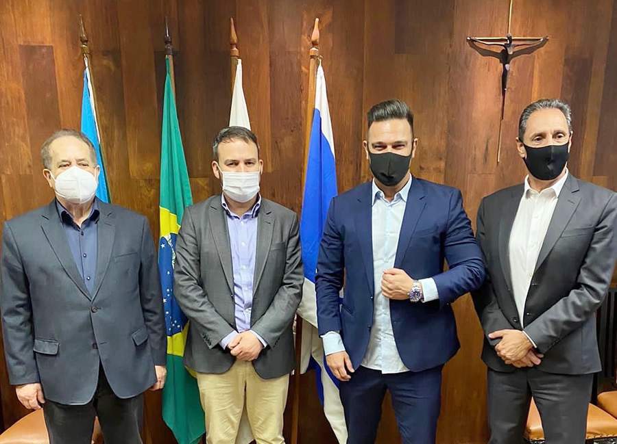 Ramiro Dias (diretor-executivo do SindSeg PR-MS, Altevir Prado (presidente do Sindicato), Luciano Fracaro (CEO da SudaSeg) e David Novloski (diretor comercial da companhia) 