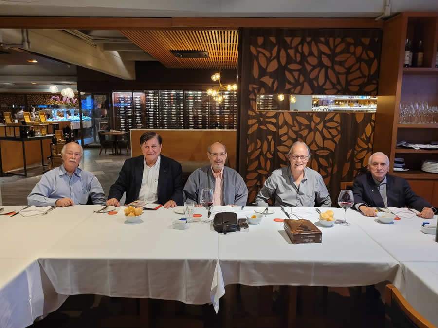 Da esquerda para direita: Jorge Carvalho, secret&aacute;rio; Gilberto Villela, financeiro; Neival Freitas, ex-reitor; Anselmo Fortuna, reitor eleito; e Nilo Moraes, decano dos Bolinhas &ndash; Foto: Divulga&ccedil;&atilde;o