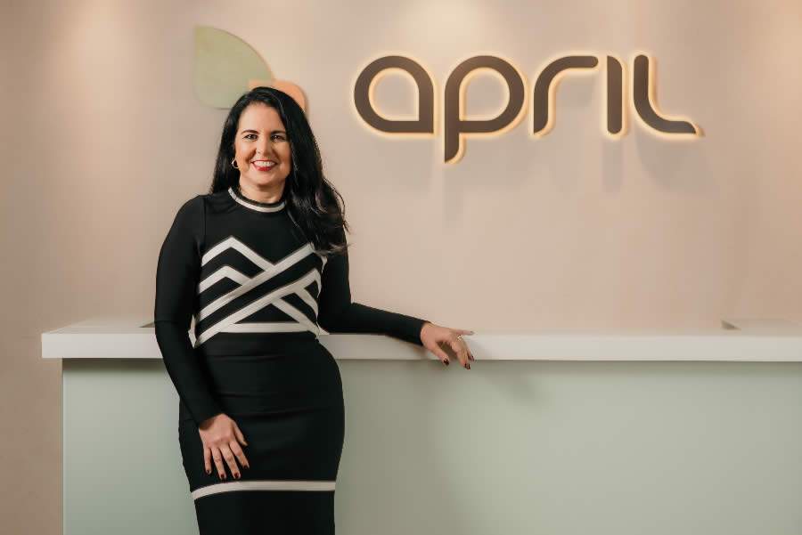 Claudia Brito - diretora comercial da APRIL Brasil Seguro Viagem