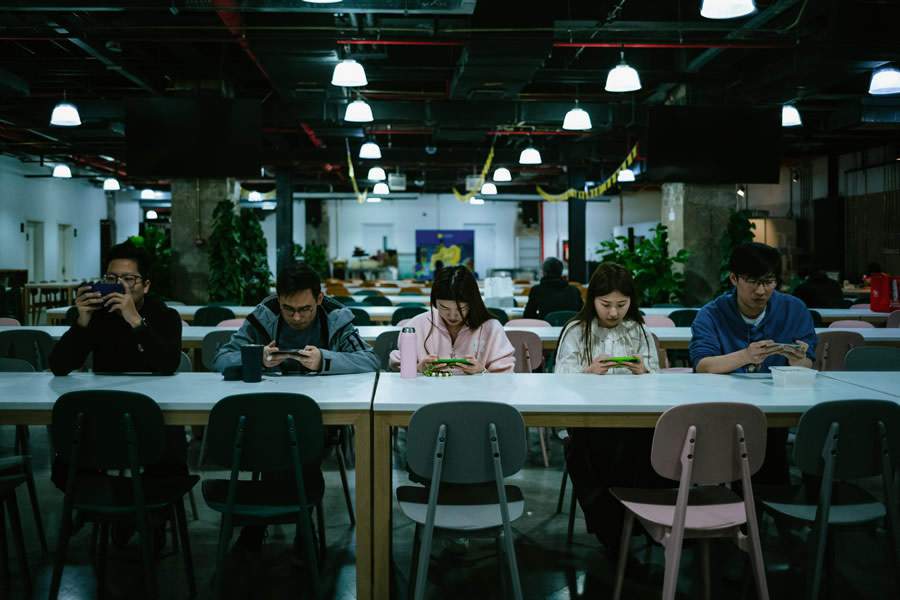  Sua marca no centro da cultura: por que ignorar a atenção real custa caro? - tommao wang - Unsplash