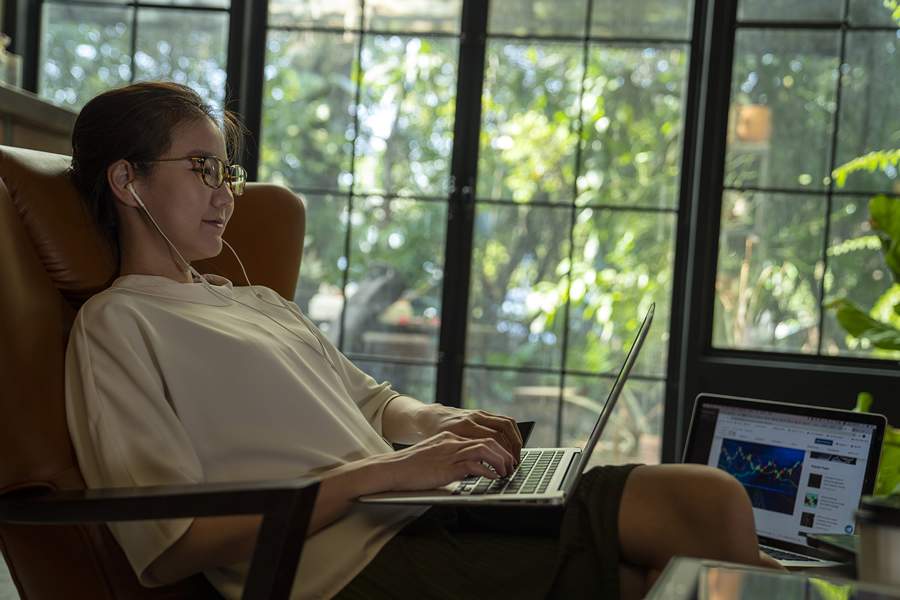 Com trabalho h&iacute;brido, funcion&aacute;rios de escrit&oacute;rio economizam milhares de reais em deslocamento; IWG lan&ccedil;a calculadora para estimar economia