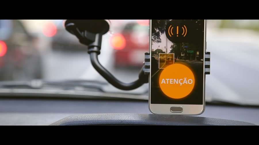 &ldquo;Alerta Anticolis&atilde;o" no celular avisa motorista sobre risco de acidente frontal