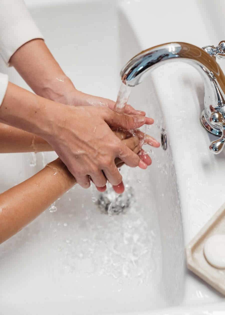 Dia Mundial da Lavagem de Mãos: segundo estudo, lavar as mãos pode reduzir em até 69% a transmissão de vírus e bactérias, como o coronavírus