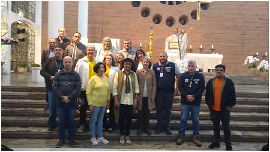 Padre Marcelo Martendal aben&ccedil;oa o Movimento Maio Amarelo
