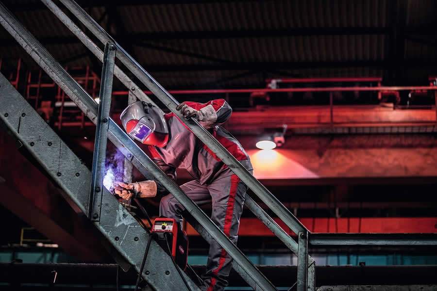 O que &eacute; soldagem com eletrodo revestido?