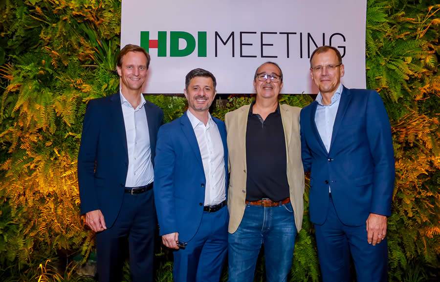 Da esquerda para direita: Wilm Langenbach, membro do conselho da Talanx; Eduardo Dal Ri, presidente de HDI Seguros; Cesar Braga, vice- presidente da Aconseg-RJ e Torsten Leue, CEO do Grupo Talanx - Foto: Mike Bonfim