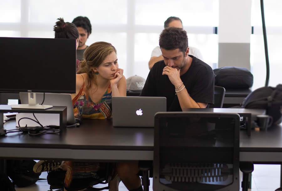 Escritorio-Colaboradores-Rethink-Cr&eacute;dito-Igor-Silva