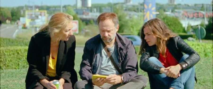 Com&eacute;dia Acompanha o Desespero de Tr&ecirc;s Amigos na Era Digital