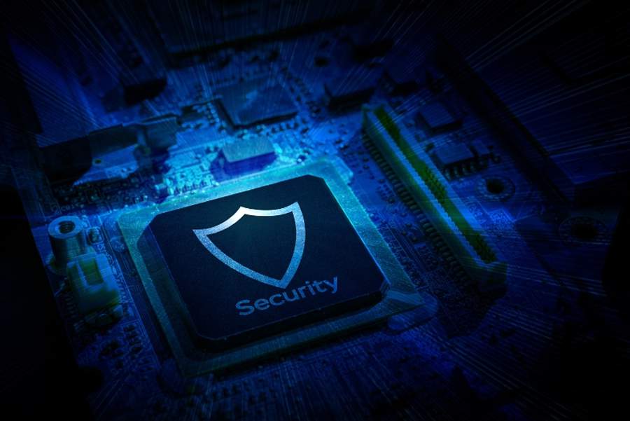 Americana que descobriu nova vulnerabilidade crítica em todos os Bluetooth do mundo vem ao Brasil para conferência global