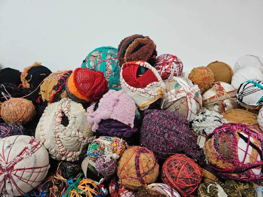  Obra de Ana Guerra na coletiva “Belezas são coisas acesas por dentro&quot; no Atelie Casa Um - Divulgação