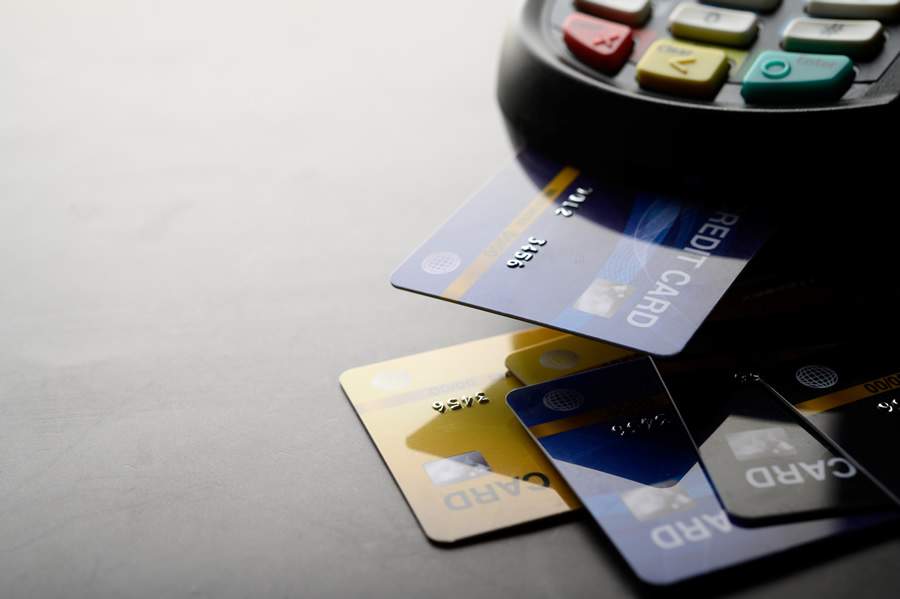 O principal meio de pagamento em bares e restaurantes é o cartão de crédito, segundo Abrasel (foto:Freepik)