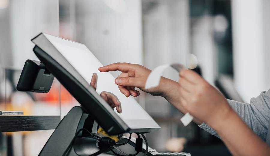 Quase 6 em cada 10 varejistas planejam adotar tecnologias de IA