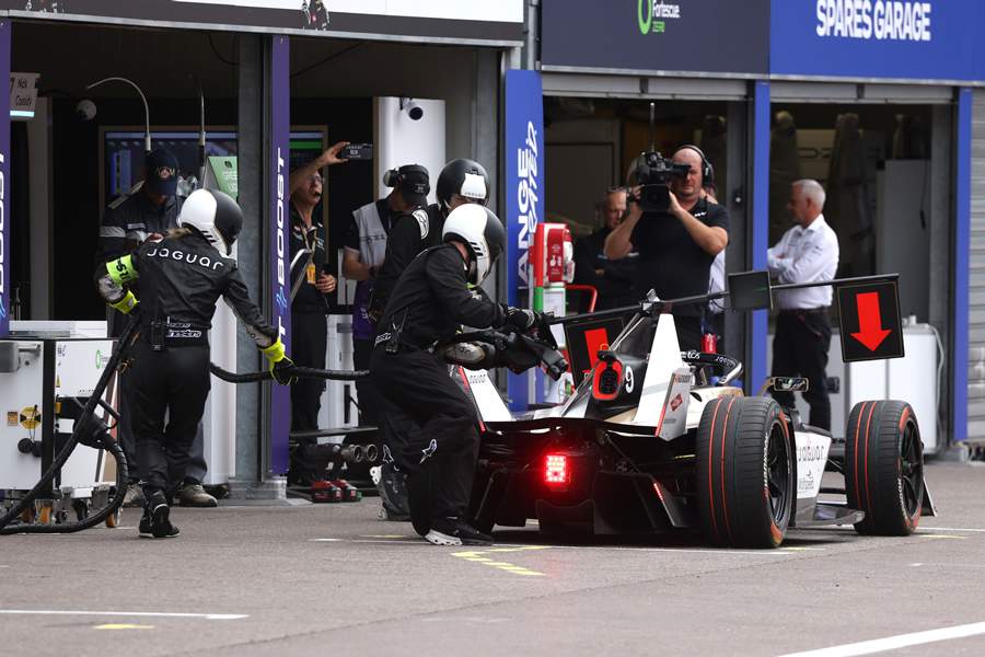   Recarga de 30 segundos feita na garagem da Jaguar TCS Racing, na Temporada - Andrew Ferraro/LAT Images/F&oacute;rmula E/Divulga&ccedil;&atilde;o