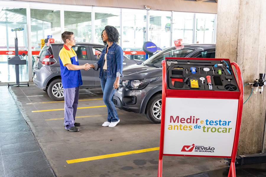Viagem de f&eacute;rias: a revis&atilde;o do carro pode evitar dores de cabe&ccedil;a no momento de descanso