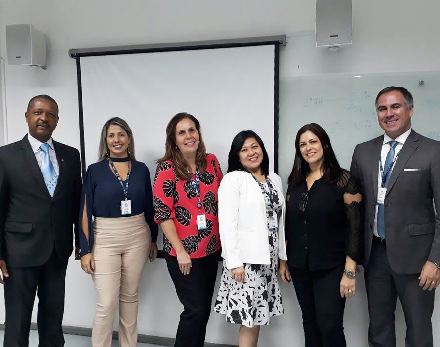 Carlos Ivo Gon&ccedil;alves, presidente do CVG-RJ, Etiene Sarmento, Comercial Vida da Porto Seguro, Ana Cristina Domingues, Consultora de Neg&oacute;cios RJ da Porto Seguro, Magda Iwamoto, gerente comercial de Previd&ecirc;ncia da Porto Seguro, Sonia Marra, assessora da presid&ecirc;ncia do CVG-RJ, e Alessandro Paiva, consultor comercial de Previd&ecirc;ncia da Porto Seguro.