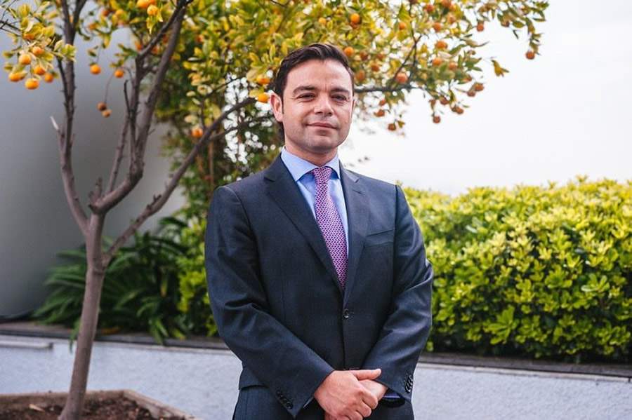 Javier Cabello Corbata