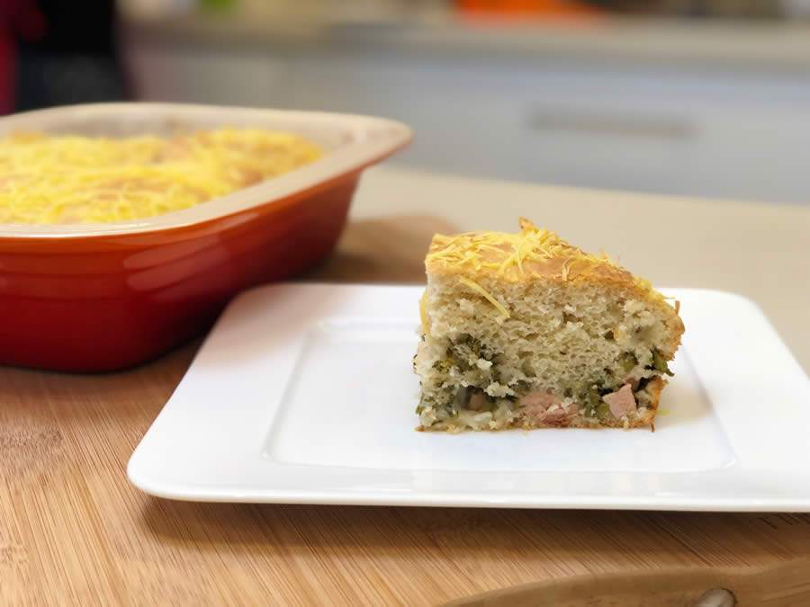 Torta de mortadela com legumes