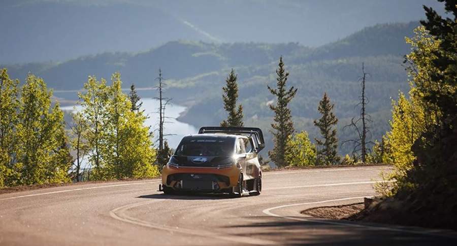 Ford Transit SuperVan 4.2 conquista recorde em Nürburgring