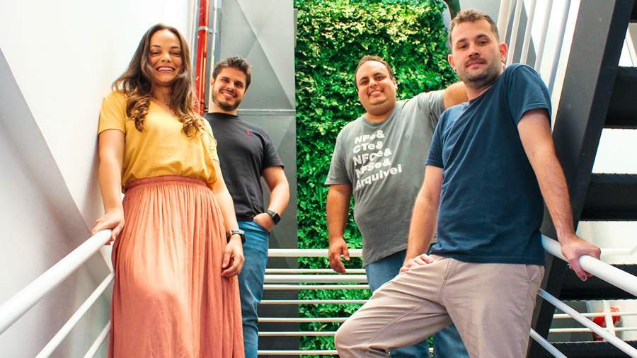 Foto: Sócios-fundadores da Arquivei: Isis Abbud, Christian de Cico, Bruno Oliveira e Vitor de Araujo (esquerda p/ a direita)