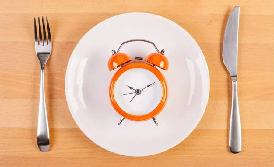 Jejum intermitente acelera a queima de gordura? Entenda quanto tempo de jejum é indicado e eficaz