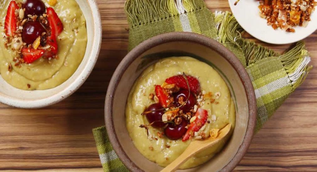 Creme de Abacate com Frutas Vermelhas