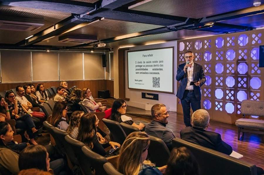  Diretor-executivo da FenaSa&uacute;de, Bruno Sobral destacou a import&acirc;ncia da recente decis&atilde;o do Supremo, que valoriza as melhores evid&ecirc;ncias cient&iacute;ficas para a tomada de decis&otilde;es em sa&uacute;de. Cr&eacute;ditos: Jefferson Costa