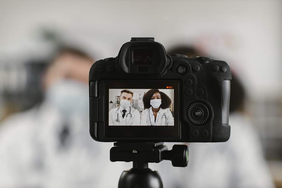 Para garantir segurança à própria saúde, pacientes devem buscar informações de fontes confiáveis, em conteúdos recomendados ou produzidos por especialistas - Créditos: Envato