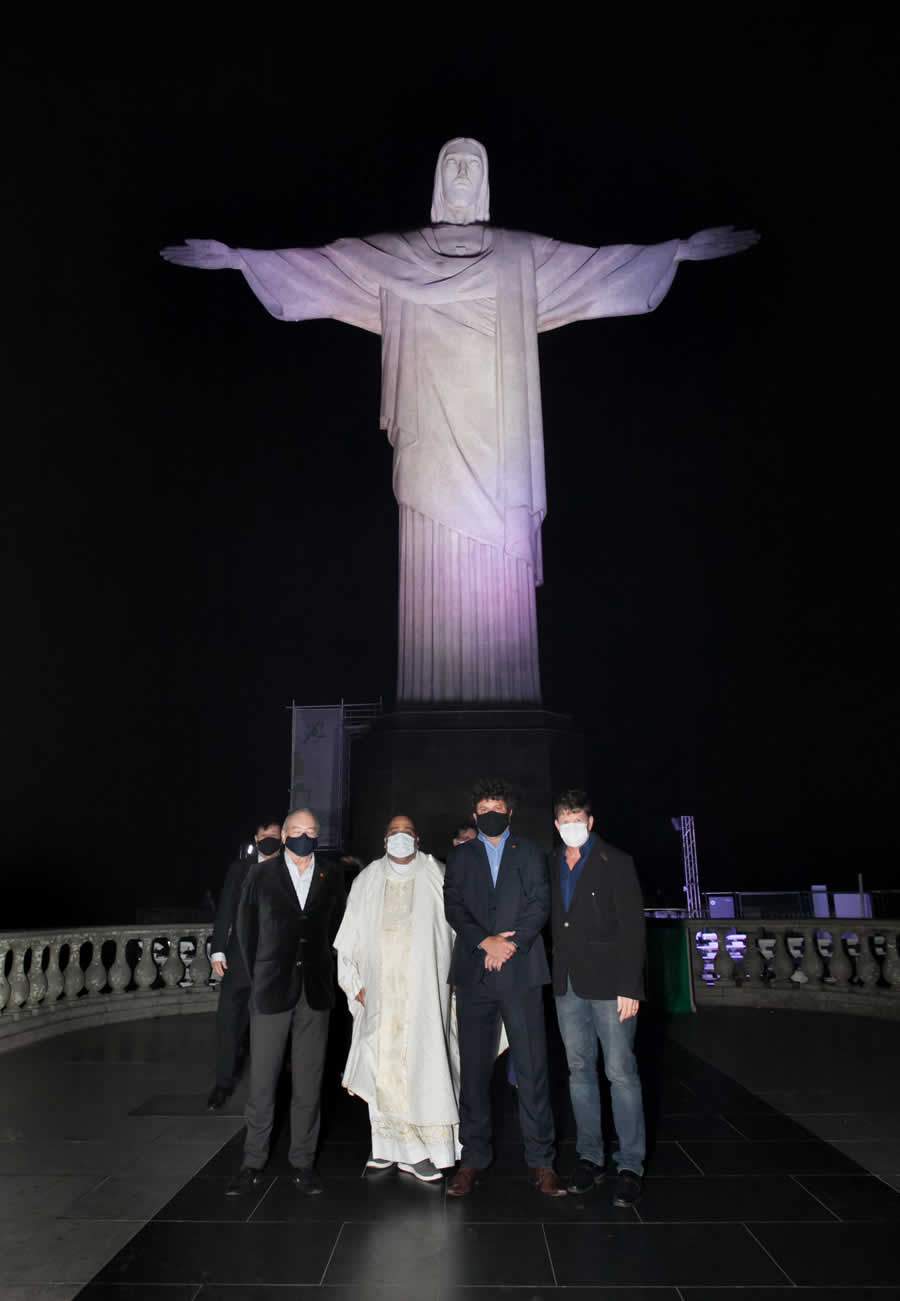 Da esquerda para direita: Enio Miraglia, vice-presidente do CVG-RJ; padre Omar, Reitor do Santu&aacute;rio Cristo Redentor; Oct&aacute;vio Periss&eacute;, presidente do CVG-RJ e Jayme Torres, diretor da AECOR-RJ | Foto: Danielle Medeiros