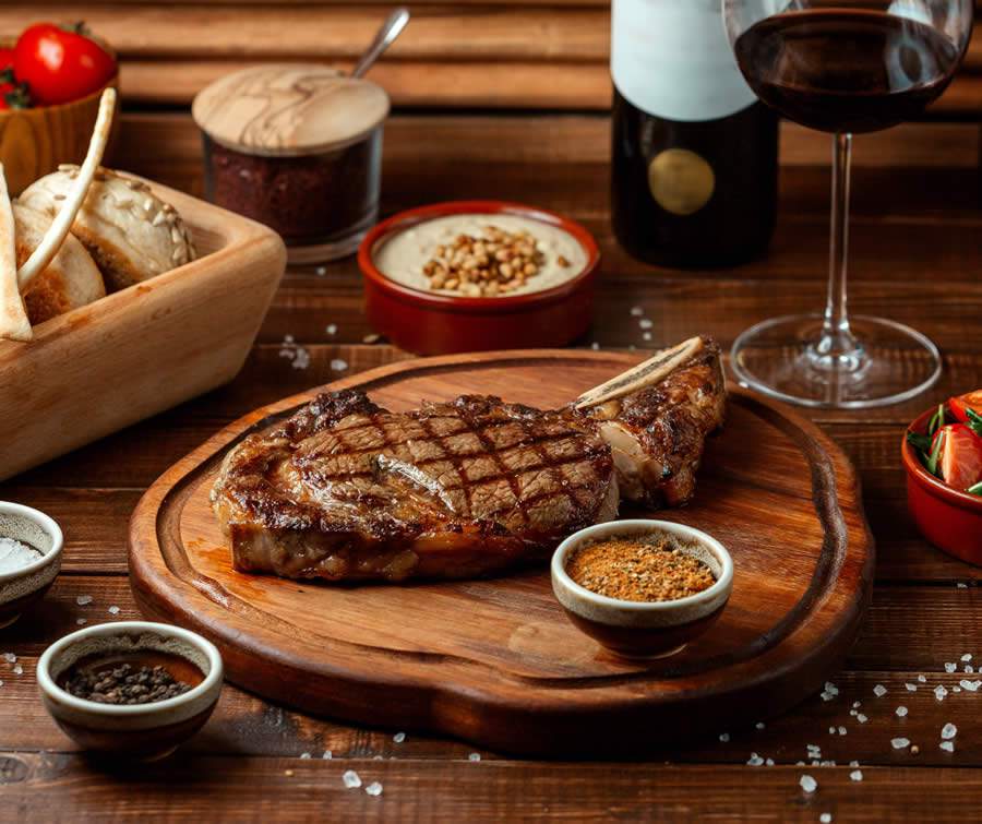Churrasco e vinho! - Pexels