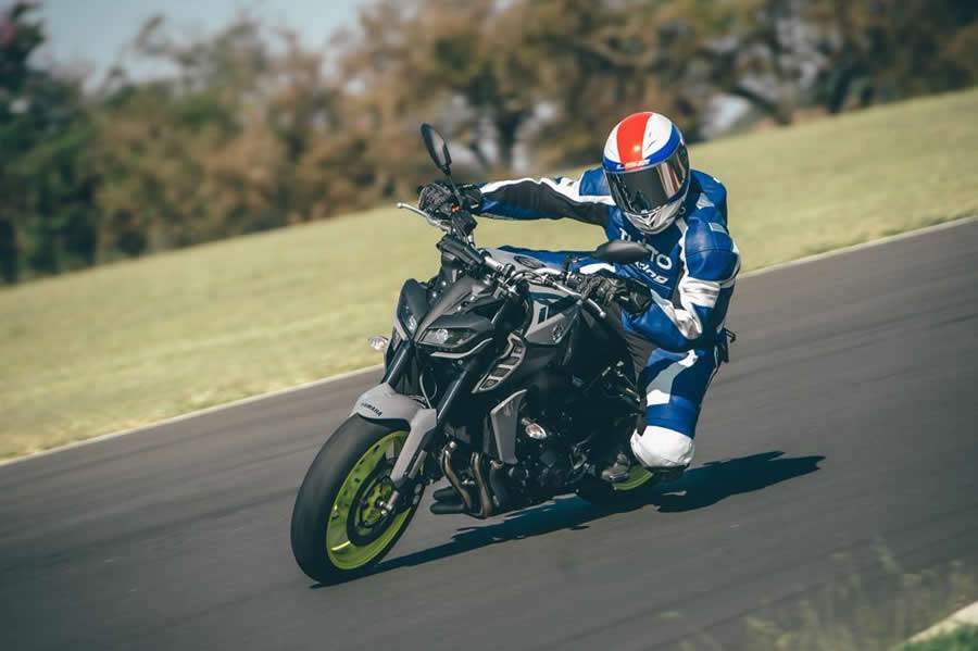 Treinamento e Rela&ccedil;&otilde;es Institucionais Yamaha - Imagem de motociclista
