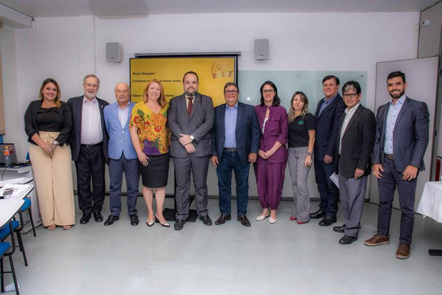 Da esquerda para direita: Rayane da Rocha Falc&atilde;o (secret&aacute;ria do CVG-RJ), Paulo Galindo, Enio Miraglia, Jacqueline Sorense, Vinicius Brand&atilde;o, Edson Calheiros, Esther Teixeira, Leila Nogueira, Gilberto Villela, Wellington Costa e Emanuel Paiva, membro do Conselho Fiscal &ndash; Foto: Dalvino Santino