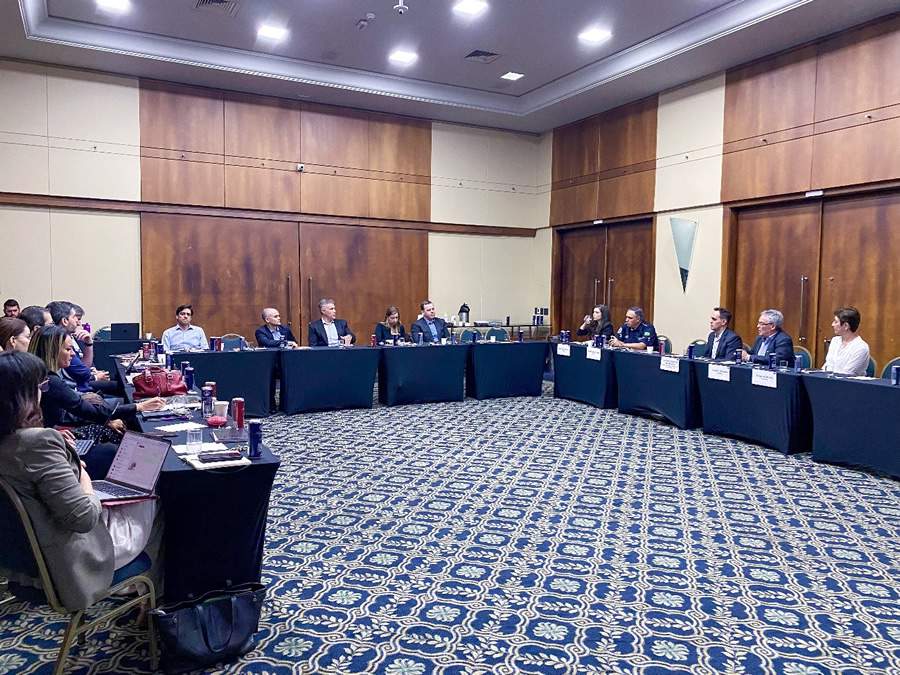 Executivos da Confedera&ccedil;&atilde;o Nacional das Seguradoras, da Federa&ccedil;&atilde;o Nacional de Seguros Gerais e da Junto Seguros se encontram com representantes de entidades p&uacute;blicas. r&eacute;dito: divulga&ccedil;&atilde;o Junto Seguros