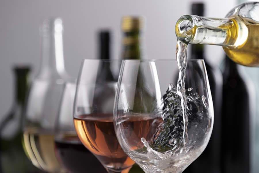 Vinhos e inverno: sommelier dá dicas para aproveitar a estação com um bom vinho rosé