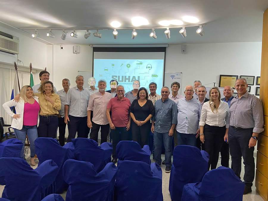 L&iacute;deres das assessorias da Aconseg-RJ com diretores da Suhai, na sede da entidade, Centro do Rio &ndash; Foto: Divulga&ccedil;&atilde;o