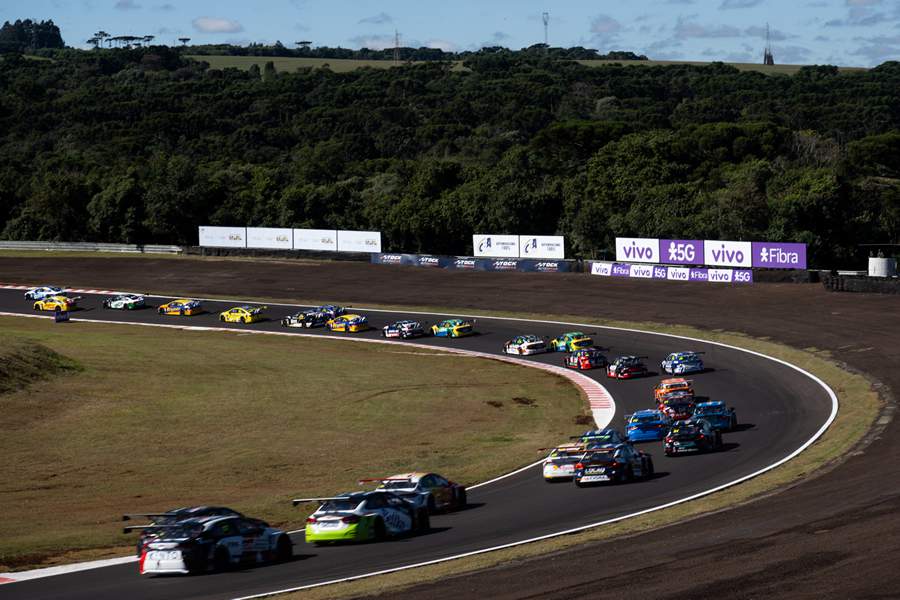 Curva do Baci&atilde;o: uma das grandes marcas do tra&ccedil;ado no Oeste do Paran&aacute; (Duda Bairros/Stock Car)