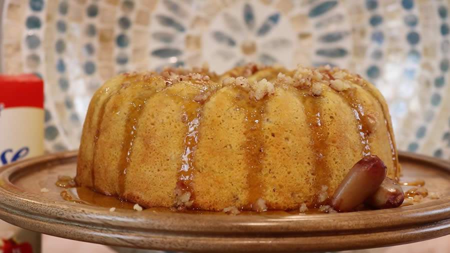Bolo de Pinhão com Leite Condensado para inovar o cardápio Junino da sua casa