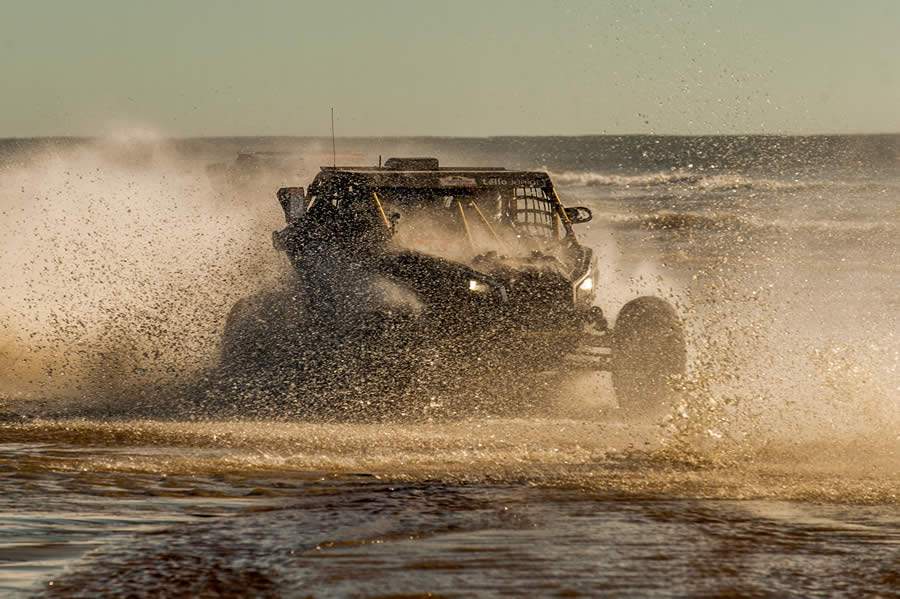 Goianos L&eacute;lio J&uacute;nior/Weberth Moreira est&atilde;o com muita "sede" para acelerar - (Ney Evangelista/DFotos)