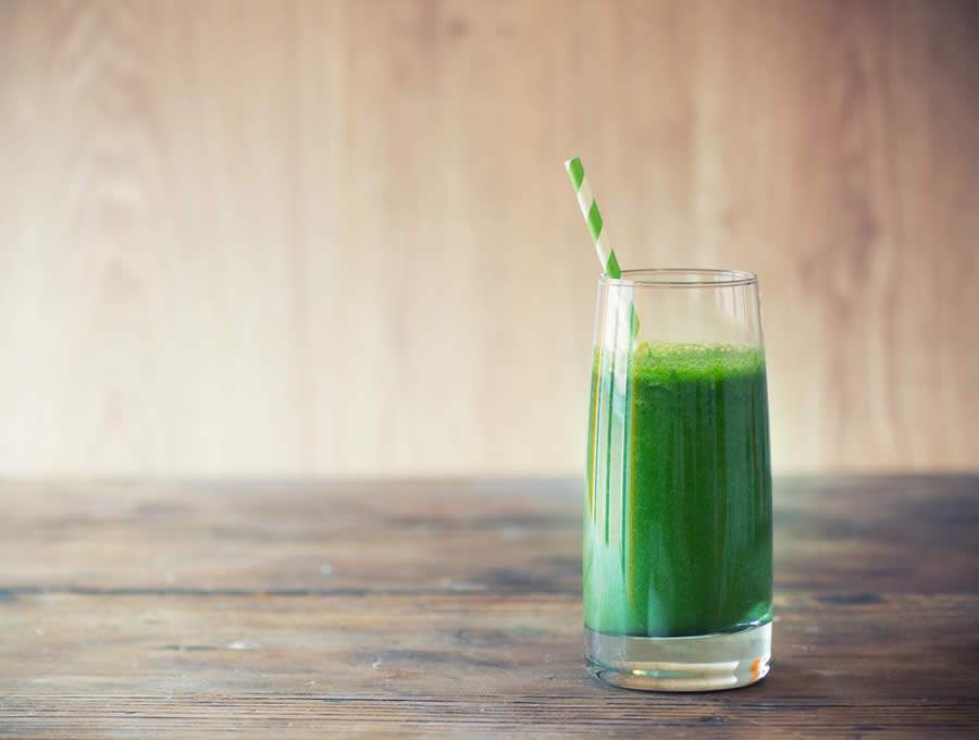 Mondial apresenta receita leve para os dias quentes: suco verde de caju