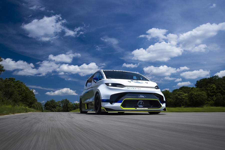 Ford apresenta supervan elétrica de 2.000 cv inspirada na E-Transit