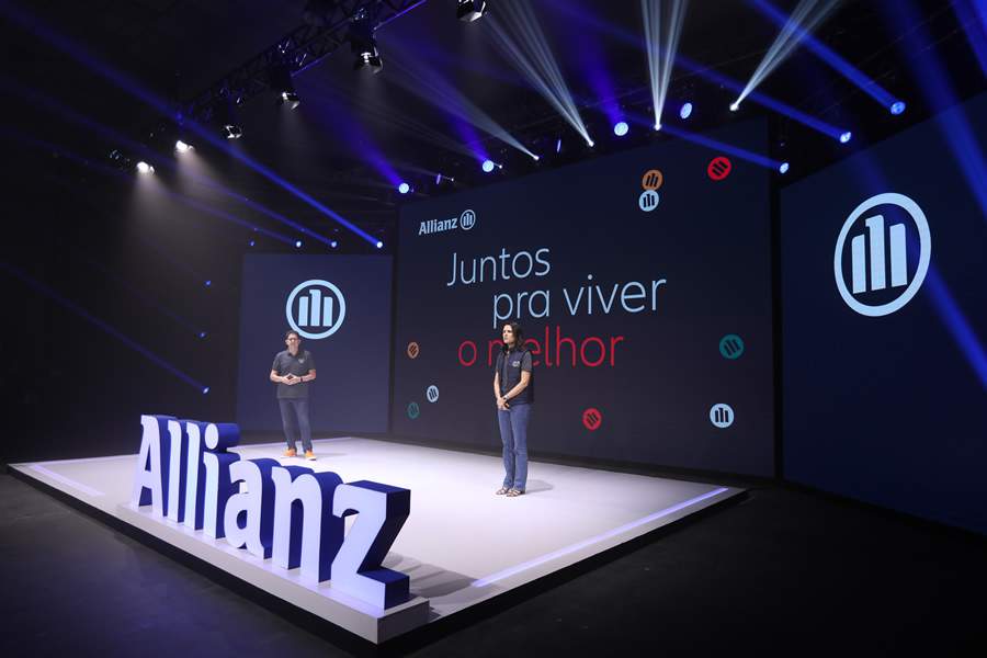 Eduard Folch e Karine Barros durante a live da Allianz Seguros com os corretores parceiros_crédito divulgação