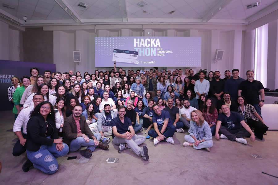 Colaboradores da Prudential do Brasil no Hackathon 2025 - Divulgação Prudential.