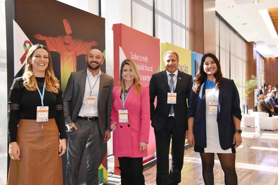 Priscila Claro, Professora Associada e Coordenadora de Responsabilidade Social e Extens&atilde;o no Insper; Renato Costa, CIO/CMO/IT &amp; Marketing Director da OdontoPrev; Fernanda Ceneviva, Superintendente do SINGO; Roberto Cury - Presidente do Sinog; Paula Toguchi - Diretora de produtos da MetLife Brasil