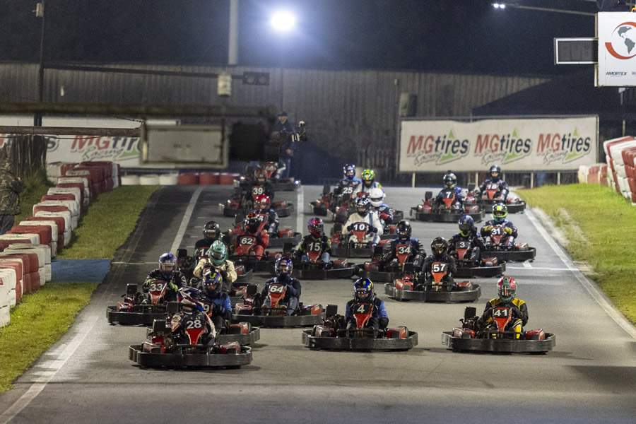 O frio n&atilde;o espantou os pilotos do AKSP Master Challenge - o:Emerson Santos/OnePhotographyMedia)