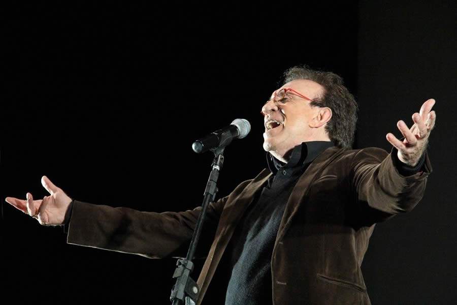 Rick Batista fará participação especial em Live Show de Moacyr Franco no Teatro Gamaro