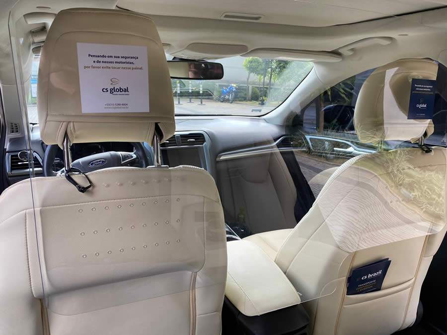 Veículo com aplicação de placa de acrílico